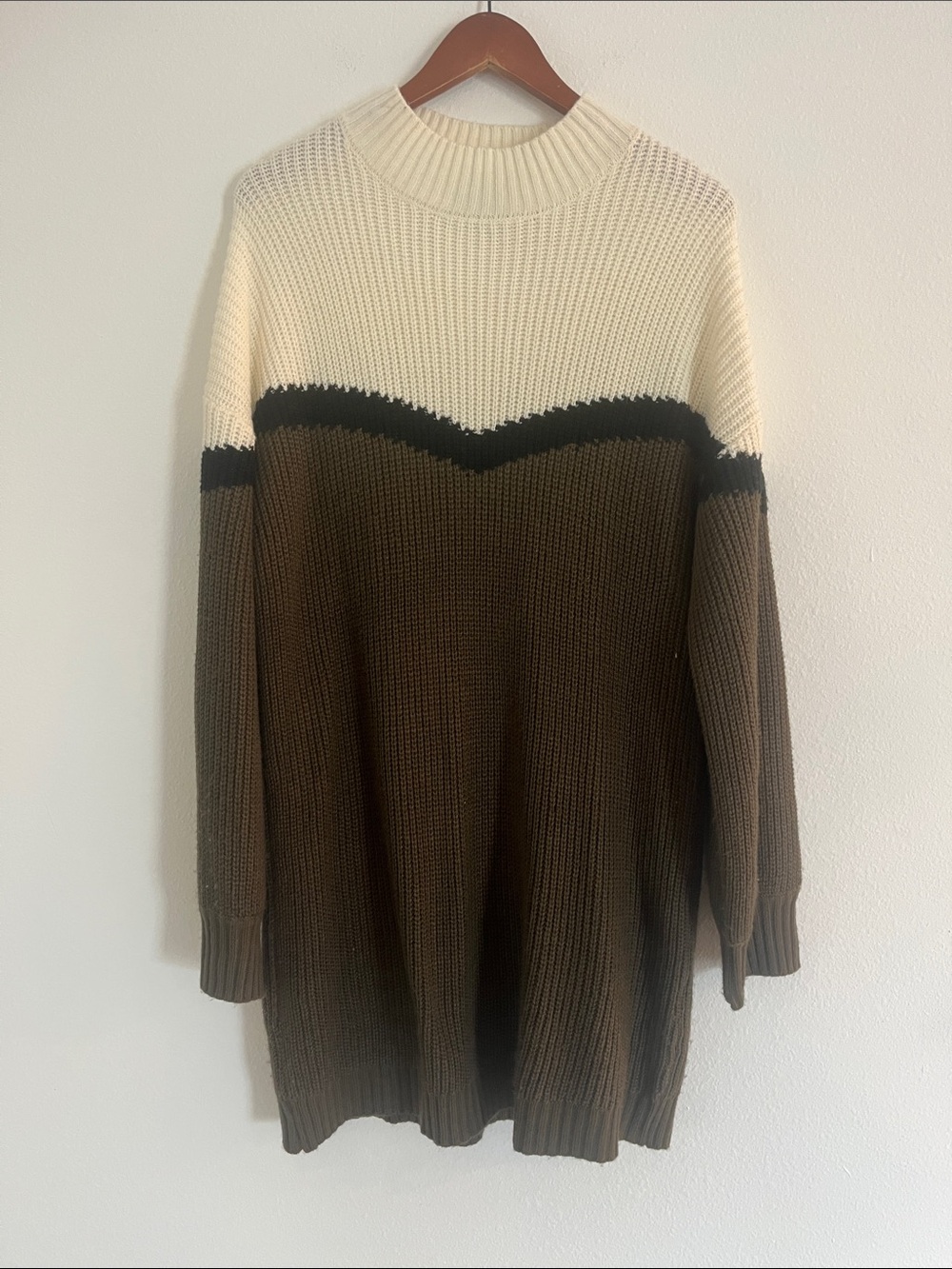 Vici White & Green Color Block Oversized Sweater Dress